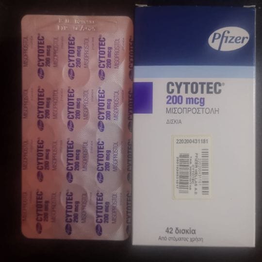 صورة لمنتج حبوب اجهاض سلطنة عمان، العبوة تحتوي على 42 قرصًا من Cytotec 200 mcg لإجراء الإجهاض الطبي تحت إشراف طبي.